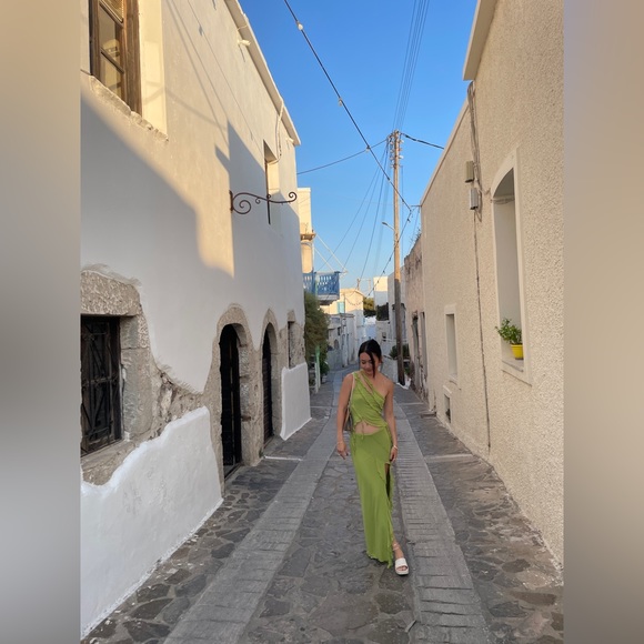 One-shoulder green maxi skirt set - Picture 4 of 5